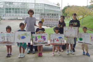 学研・城戸真亜子アートスクールの写生会の様子