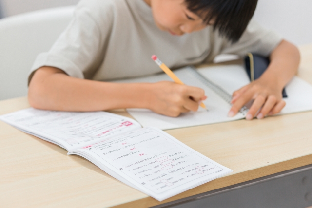 子どもに勉強を教えるポイント