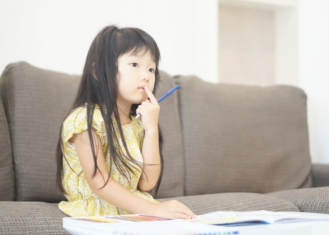 ちょっとしたことで途切れやすい子どもの集中力