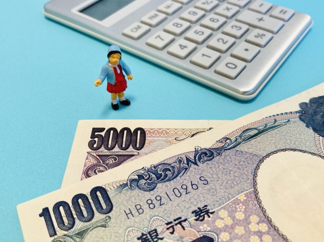 教育資金を貯めるなら保険や定期預金、足りないときは奨学金や教育ローンを利用する