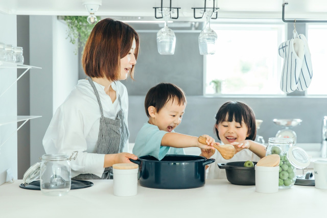 うまくできなくても叱らずに　サポートしながら見守ろう