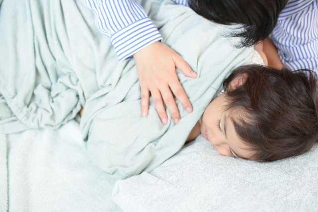 赤ちゃん時代～5、6歳まで　年齢別寝ないときの対処法
