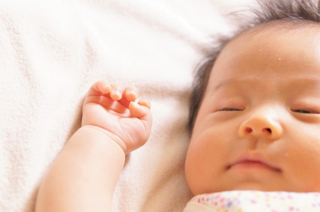 赤ちゃんの睡眠の特徴は「浅い眠り」が続くこと