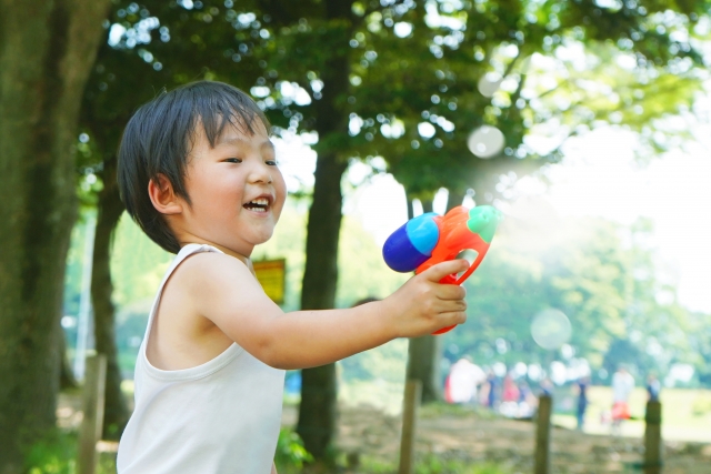 子どもは熱中症になりやすい　その主な理由