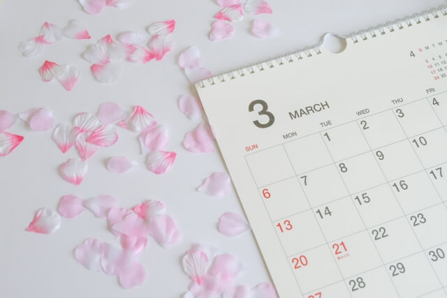 三月のカレンダーと桜