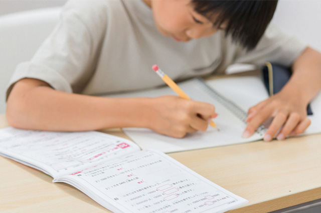問題集や過去問題に取り組みながら出題形式に慣れていく