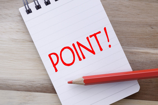「POINT!」と書かれたメモ帳と赤鉛筆の画像
