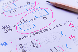 小学生が優先すべきなのは予習？　復習？　それぞれの重要性と効率的な学習方法とは