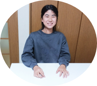 微笑んでいる生徒さんの画像