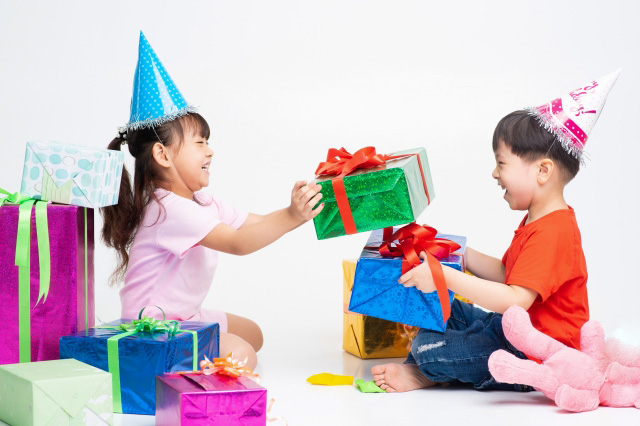 誕生日プレゼントの意味合いと渡す際に気をつけておくとよいこと